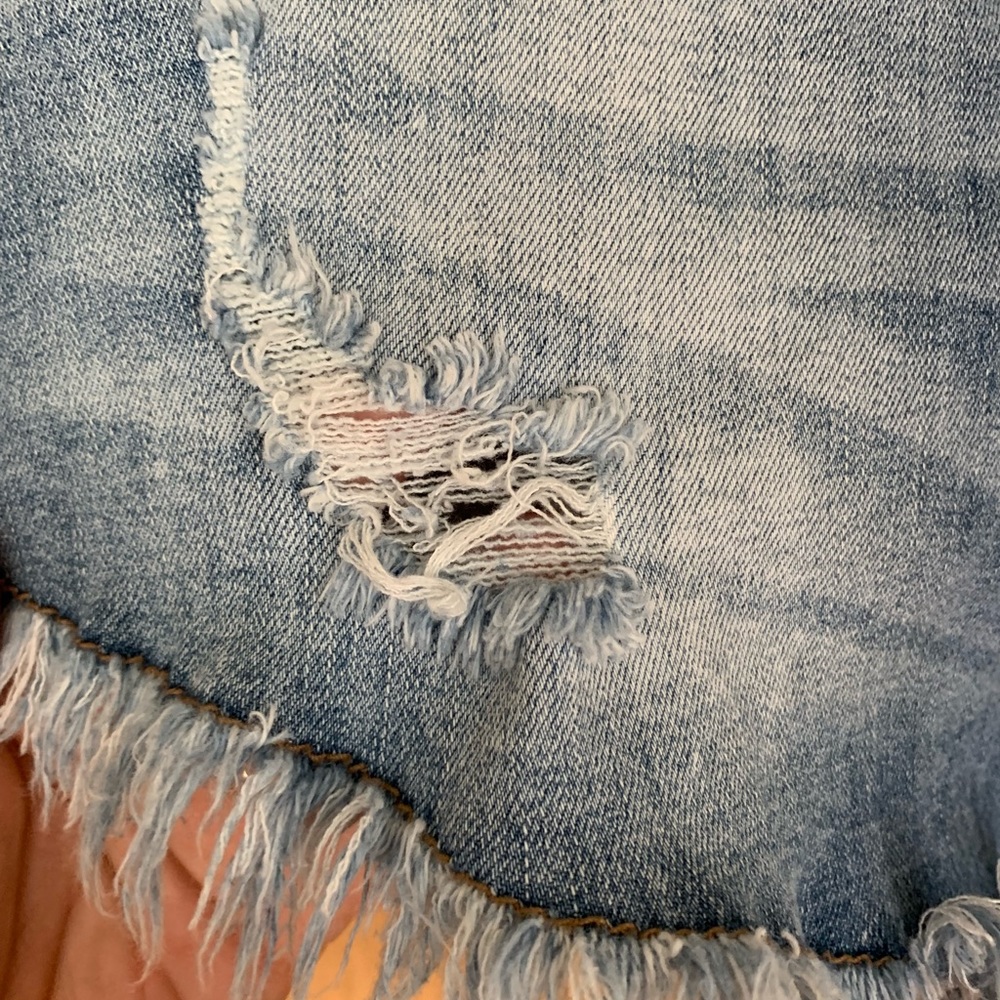 Distressed shorts - Picture 4 of 6